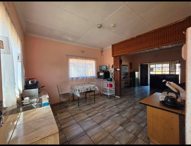 BUSINESS FOR SALE IN KEMPTON PARK CENTRAL
